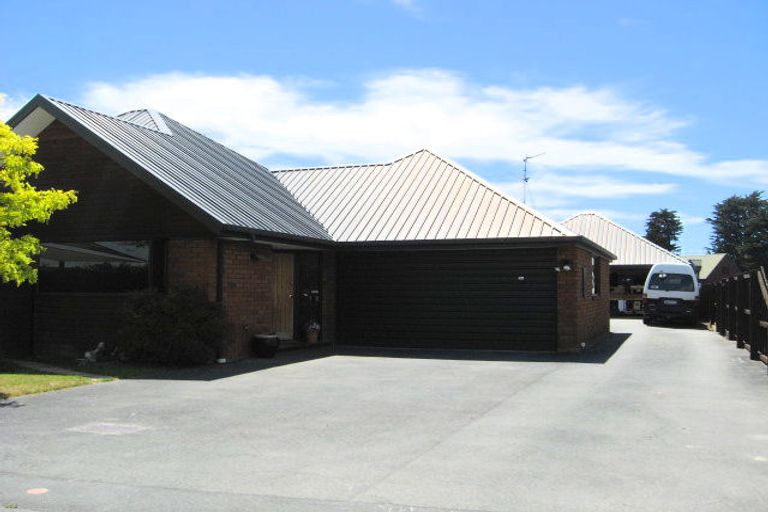 Photo of property in 18 Waitikiri Drive, Parklands, Christchurch, 8083