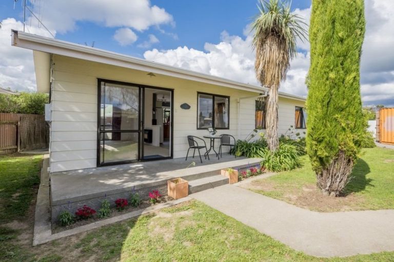 Photo of property in 1-7 Nikau Street, Tokomaru, Palmerston North, 4474