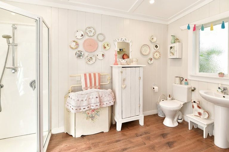 Photo of property in 2b Mcleod Street, Helensville, 0800