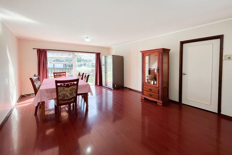 Photo of property in 11 Ravenstone Place, Chatswood, Auckland, 0626