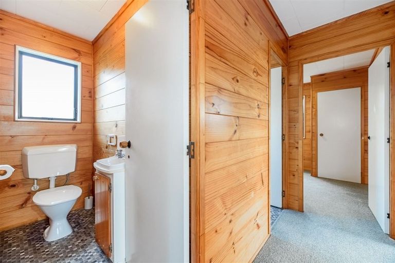 Photo of property in 57 Cliff View Drive, Green Bay, Auckland, 0604