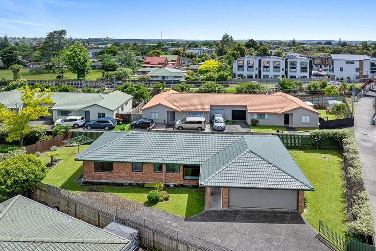 Photo of property in 19 Sturges Road, Henderson, Auckland, 0612