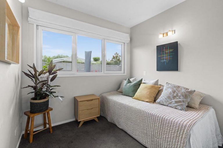 Photo of property in 18a Cambridge Terrace, Taradale, Napier, 4112