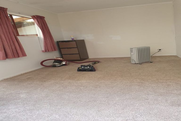 Photo of property in 76 Gallony Avenue, Massey, Auckland, 0614