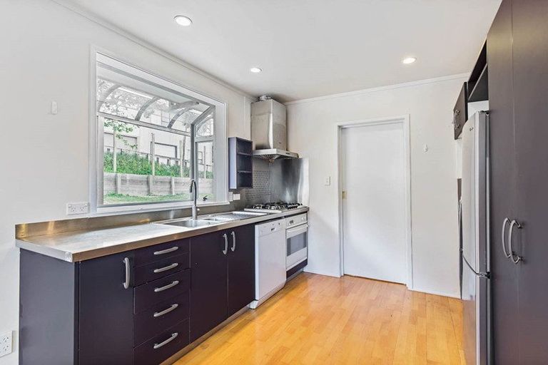 Photo of property in 38 Simon Ellice Drive, Bayview, Auckland, 0629