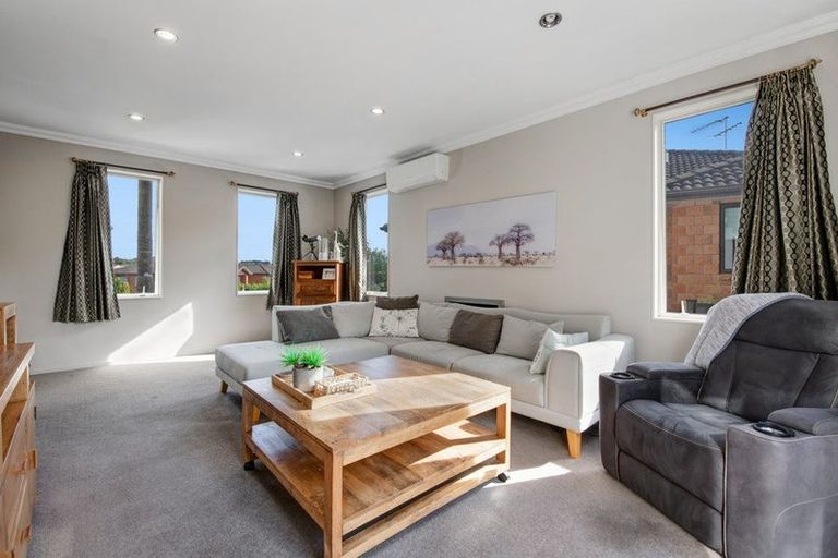 Photo of property in 12 Tekapo Rise, Fairview Heights, Auckland, 0632
