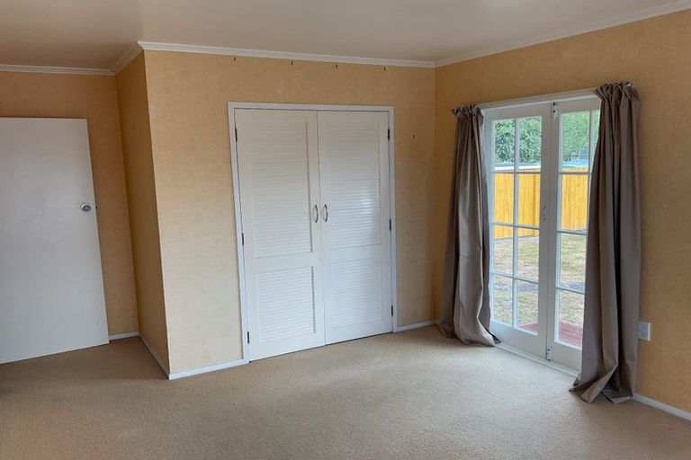 Photo of property in 64 Taikata Road, Te Atatu Peninsula, Auckland, 0610