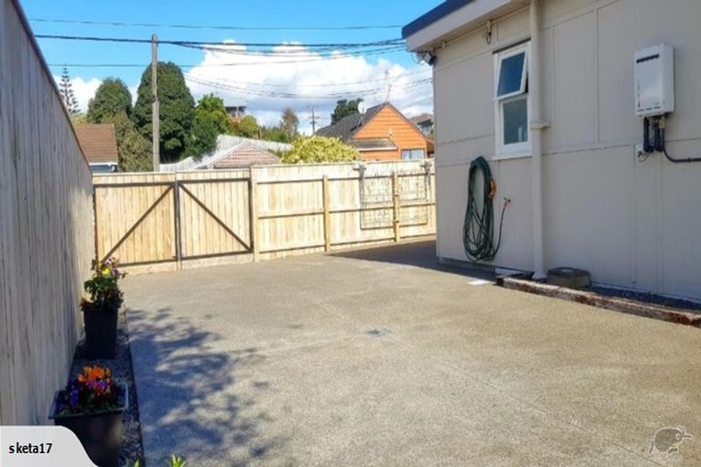 Photo of property in 43 Martin Road, Paraparaumu Beach, Paraparaumu, 5032