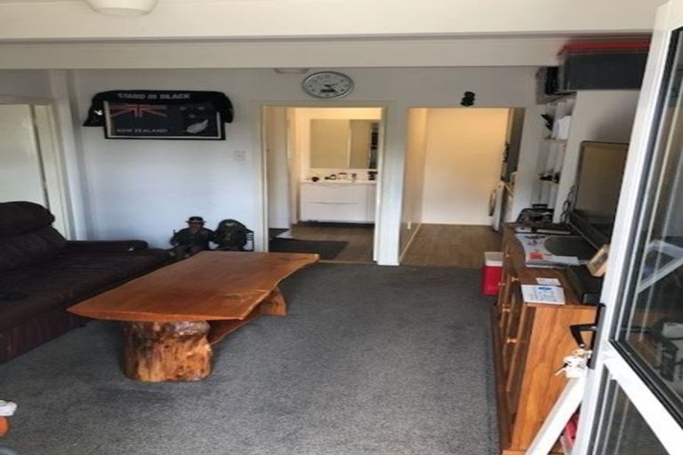 Photo of property in 2/14 Gerwyn Place, Pakuranga Heights, Auckland, 2010