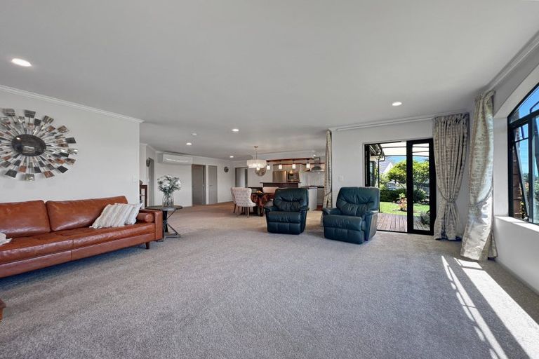 Photo of property in 57 Mt Lebanon Crescent, The Gardens, Auckland, 2105