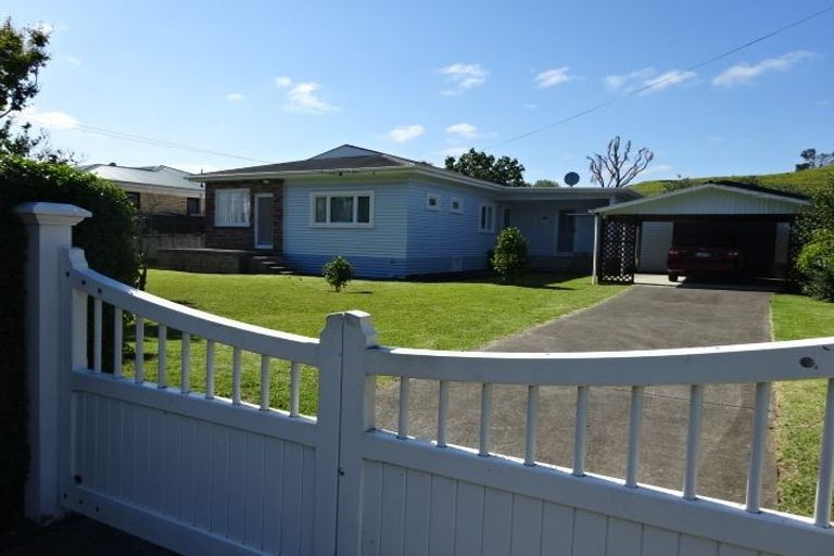 Photo of property in 37 Mcintyre Road, Mangere Bridge, Auckland, 2022