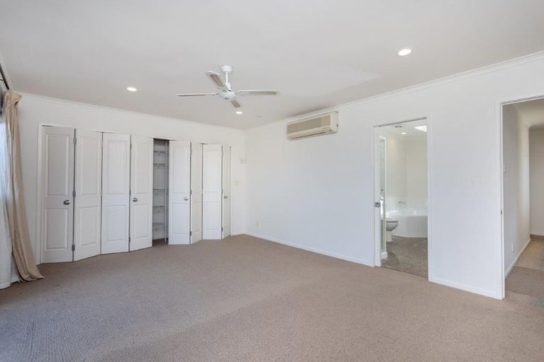 Photo of property in 34 Danica Esplanade, Te Atatu Peninsula, Auckland, 0610