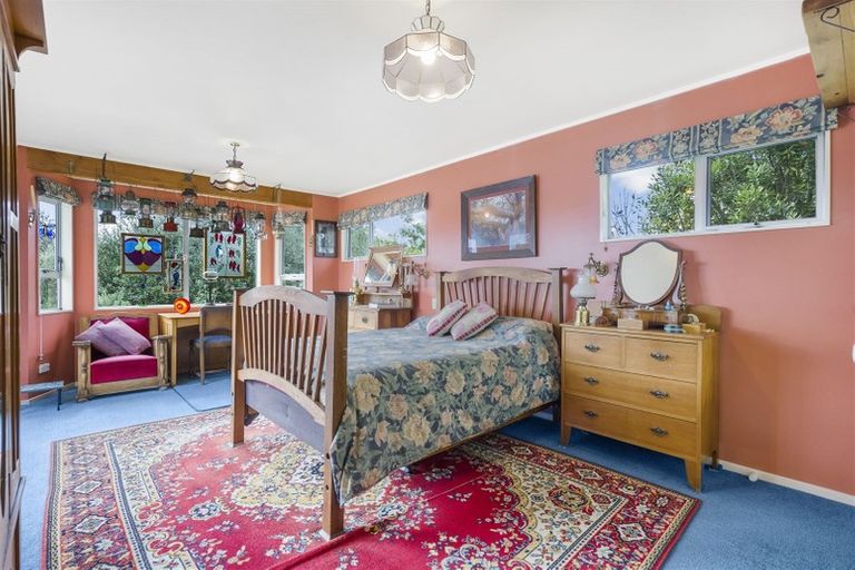 Photo of property in 22 Santiago Crescent, Unsworth Heights, Auckland, 0632