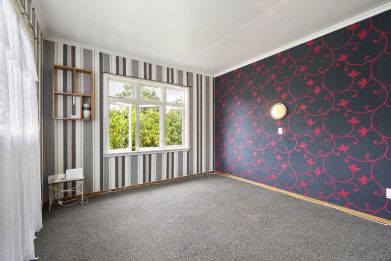 Photo of property in 19 Milne Street, Hunterville, 4730