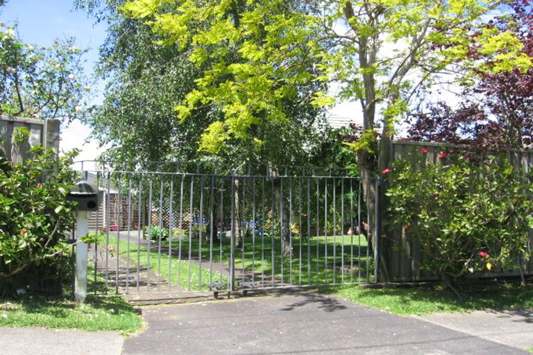 Photo of property in 82 Hillcrest Road, Papatoetoe, Auckland, 2025