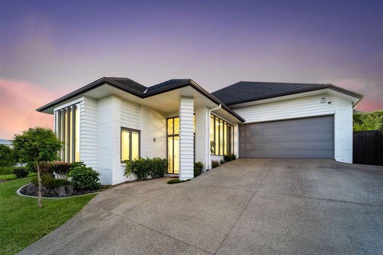 Photo of property in 96 Arran Point Parade, Orewa, 0931