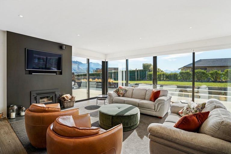 Photo of property in 25 Forest Heights, Wanaka, 9305