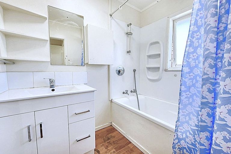 Photo of property in 28 Landscape Road, Papatoetoe, Auckland, 2025