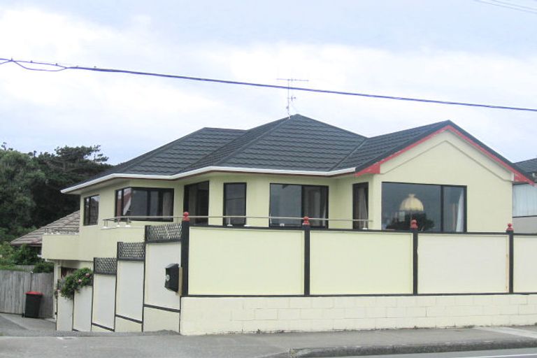 Photo of property in 98 Marine Parade, Paraparaumu Beach, Paraparaumu, 5032