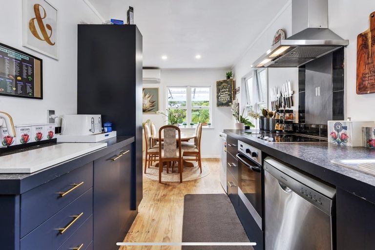 Photo of property in 19 Lanigan Street, Birkdale, Auckland, 0626