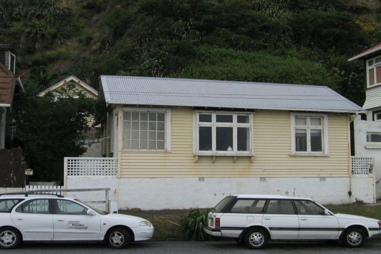 Photo of property in 180 The Esplanade, Island Bay, Wellington, 6023