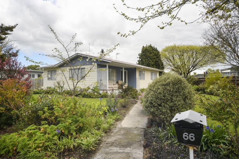 Photo of property in 66 Ruamahanga Crescent, Terrace End, Palmerston North, 4410
