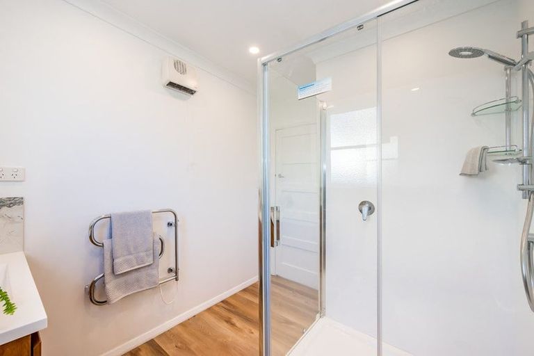 Photo of property in 118 Seaview Road, Paraparaumu Beach, Paraparaumu, 5032