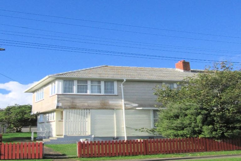 Photo of property in 5-7a Bedford Street, Cannons Creek, Porirua, 5024