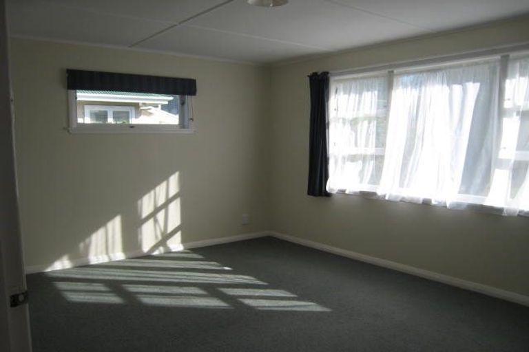 Photo of property in 12 Karu Crescent, Waikanae, 5036