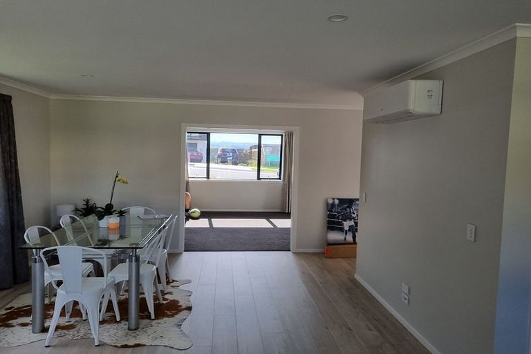 Photo of property in 62 Hokioi Drive, Kenepuru, Porirua, 5022