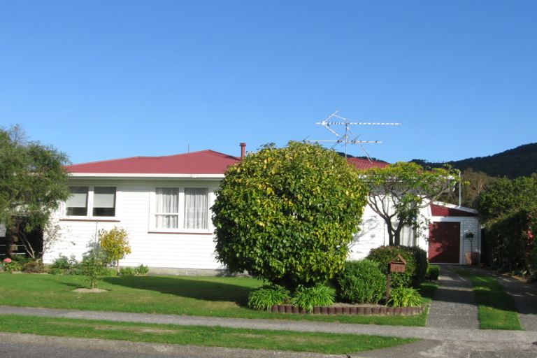 Photo of property in 4 Mimihau Grove, Wainuiomata, Lower Hutt, 5014