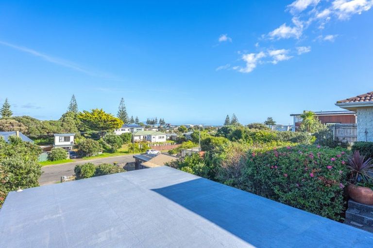 Photo of property in 14 Koromiko Street, Otaki Beach, Otaki, 5512