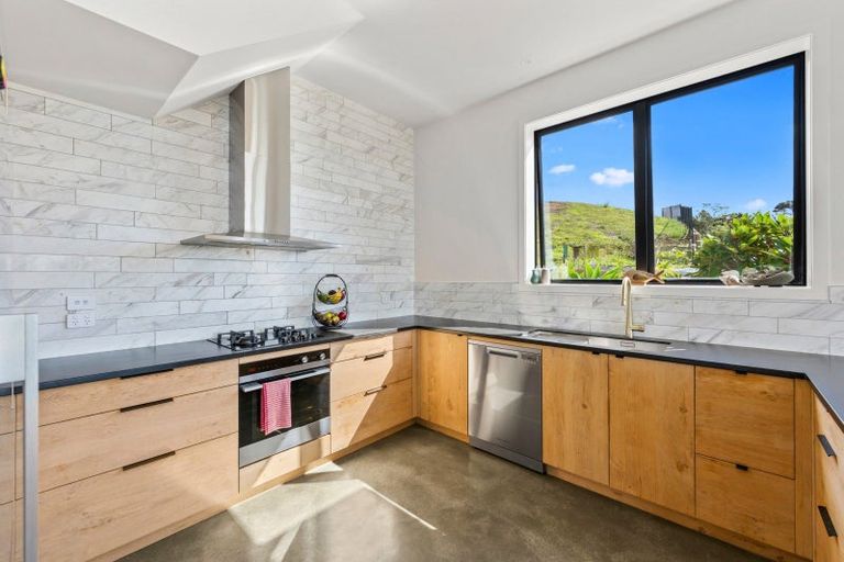 Photo of property in 10 Solar Way, Langs Beach, 0582