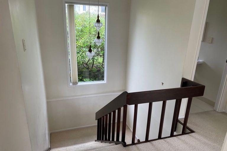 Photo of property in 1/37 Shanaway Rise, Hillcrest, Auckland, 0627