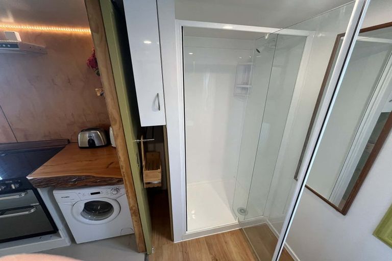 Photo of property in 51 Onewa Road, Northcote, Auckland, 0627
