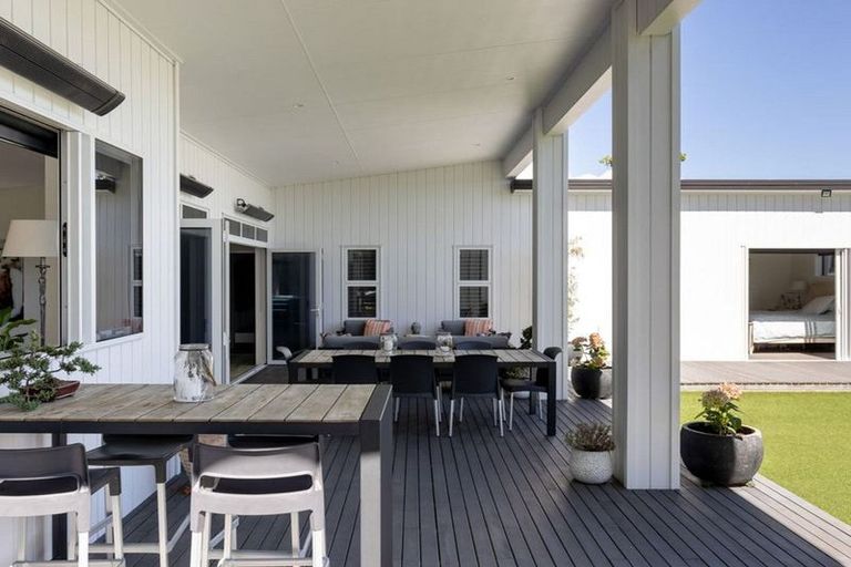 Photo of property in 9 Washingtonia Way, Omokoroa, 3114