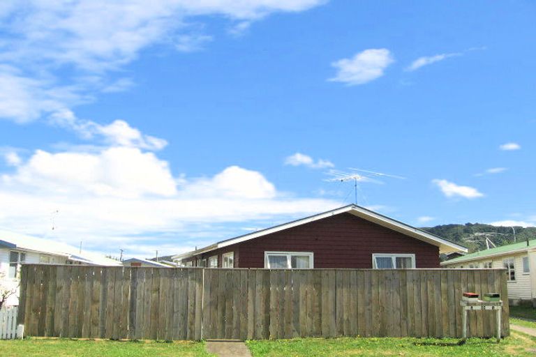 Photo of property in 55 Oregon Drive, Maoribank, Upper Hutt, 5018