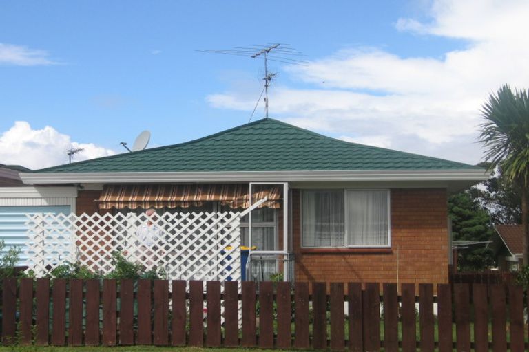 Photo of property in 28 Faith Bullock Place, New Lynn, Auckland, 0600