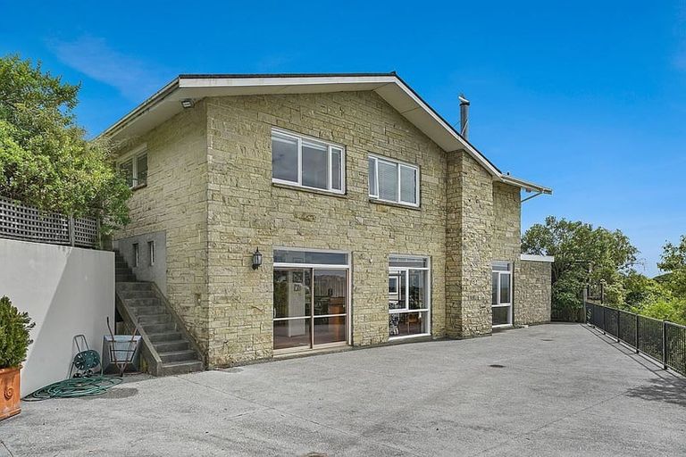 Photo of property in 32 Takahe Drive, Cashmere, Christchurch, 8022