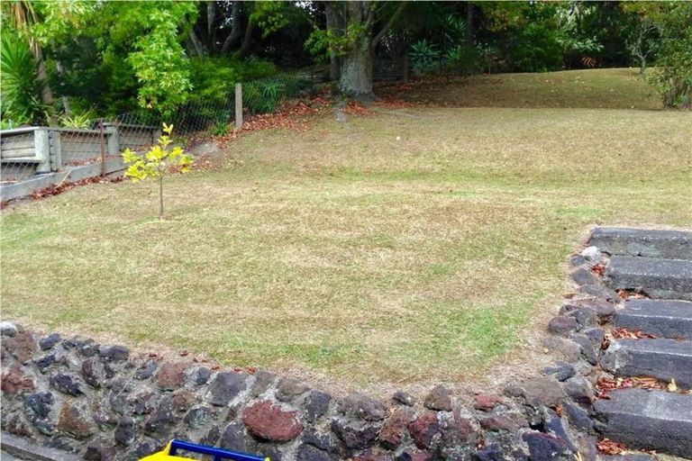 Photo of property in 19 Halberg Street, Glenfield, Auckland, 0629