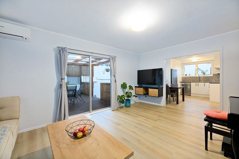 Photo of property in 31 Glenbervie Crescent, Massey, Auckland, 0614