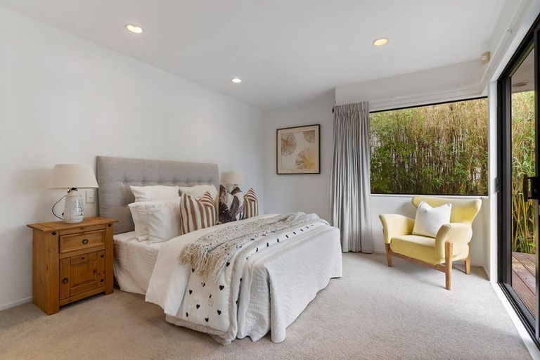 Photo of property in 15 Perendale Close, Somerville, Auckland, 2014