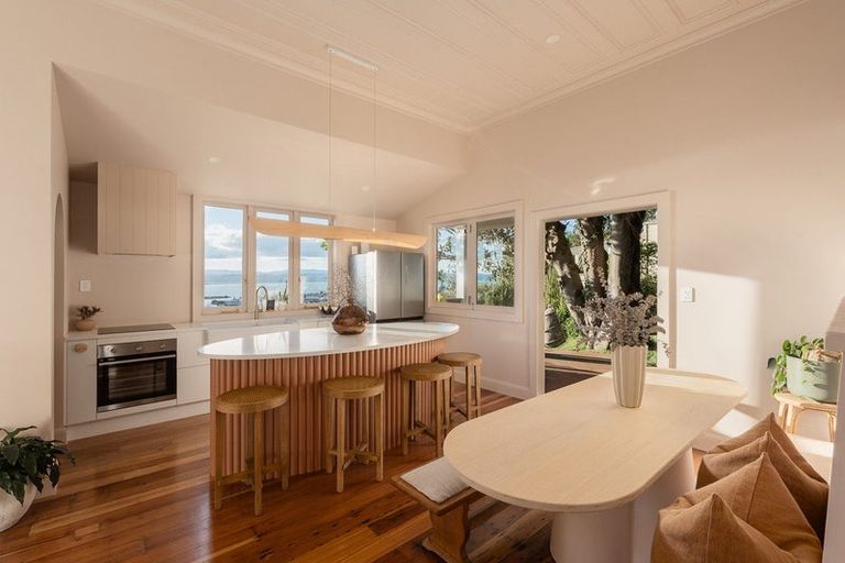Photo of property in 5 Denholm Road, Hospital Hill, Napier, 4110