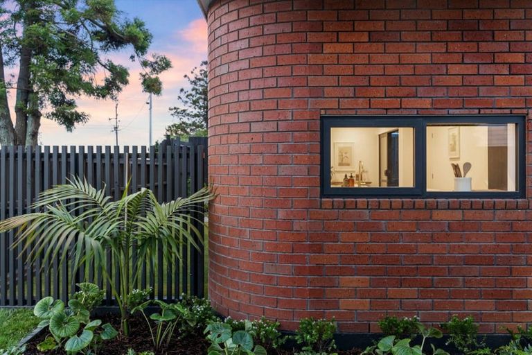 Photo of property in 99c Hillcrest Avenue, Hillcrest, Auckland, 0627