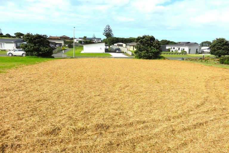 Photo of property in 14-20 Sunset Drive, Baylys Beach, 0377