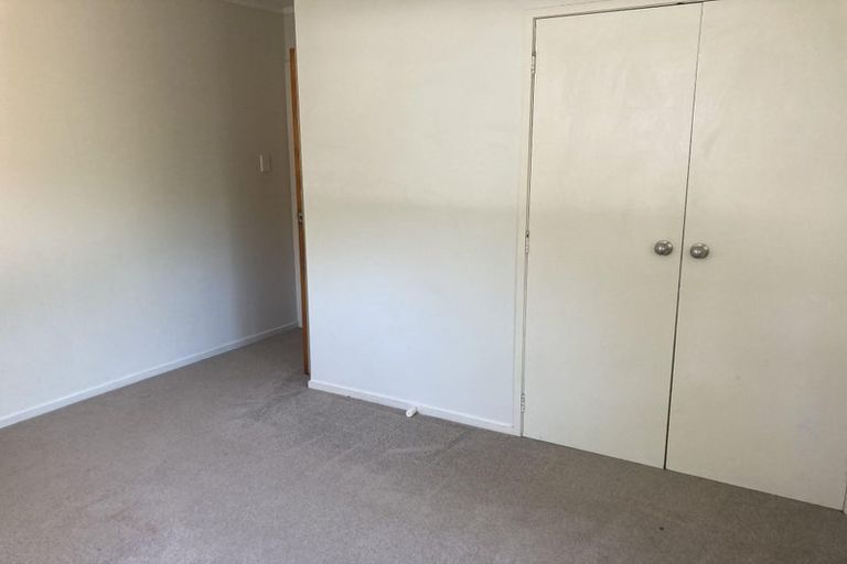 Photo of property in 102 Kemp Road, Massey, Auckland, 0614