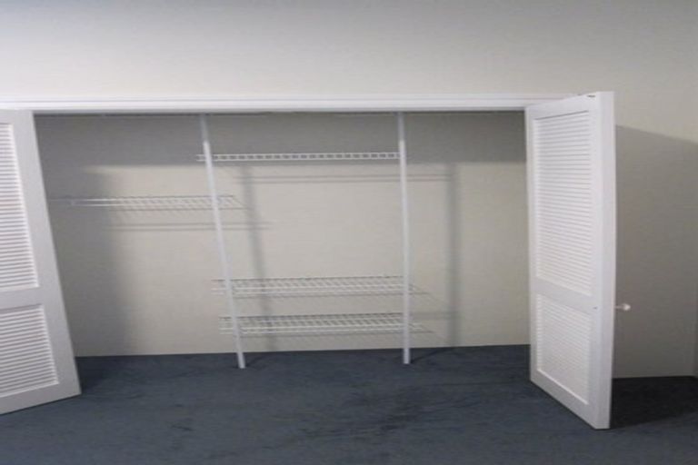 Photo of property in Endeavour Apartments, 13/125u Thorndon Quay, Pipitea, Wellington, 6011