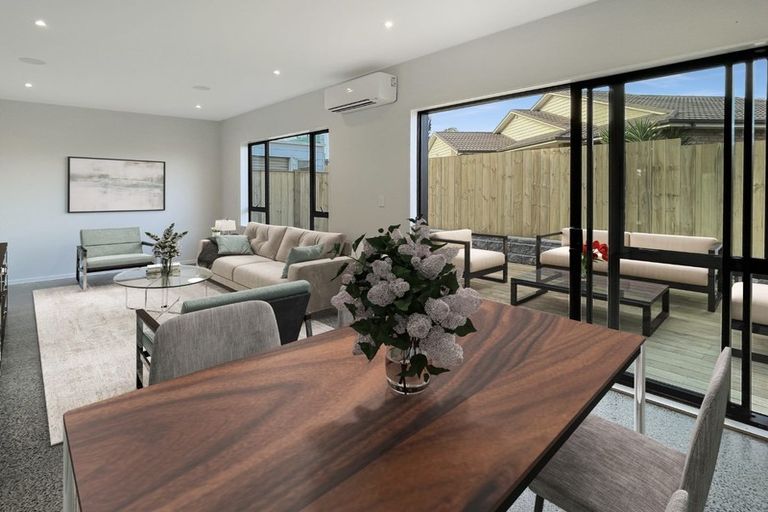 Photo of property in 7a Ballial Place, West Harbour, Auckland, 0618