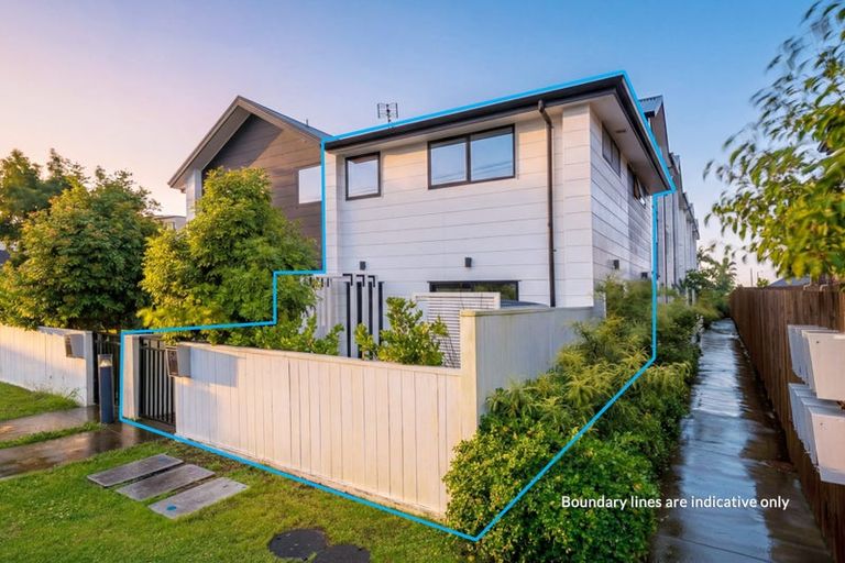 Photo of property in 1/21 Karamu Street, Te Atatu Peninsula, Auckland, 0610