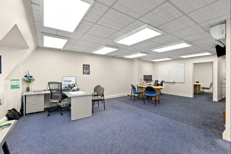 Photo of property in 1/123 Queen Street, Northcote Point, Auckland, 0627